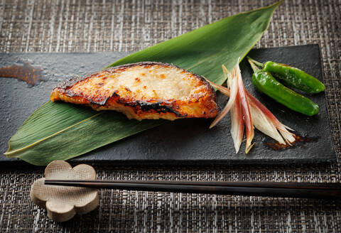 おすすめ人気セット!【北海道産 いくら醤油漬け 500g ＆ 銀だら味噌漬け 3切入り】×2セット【配送不可地域：離島】