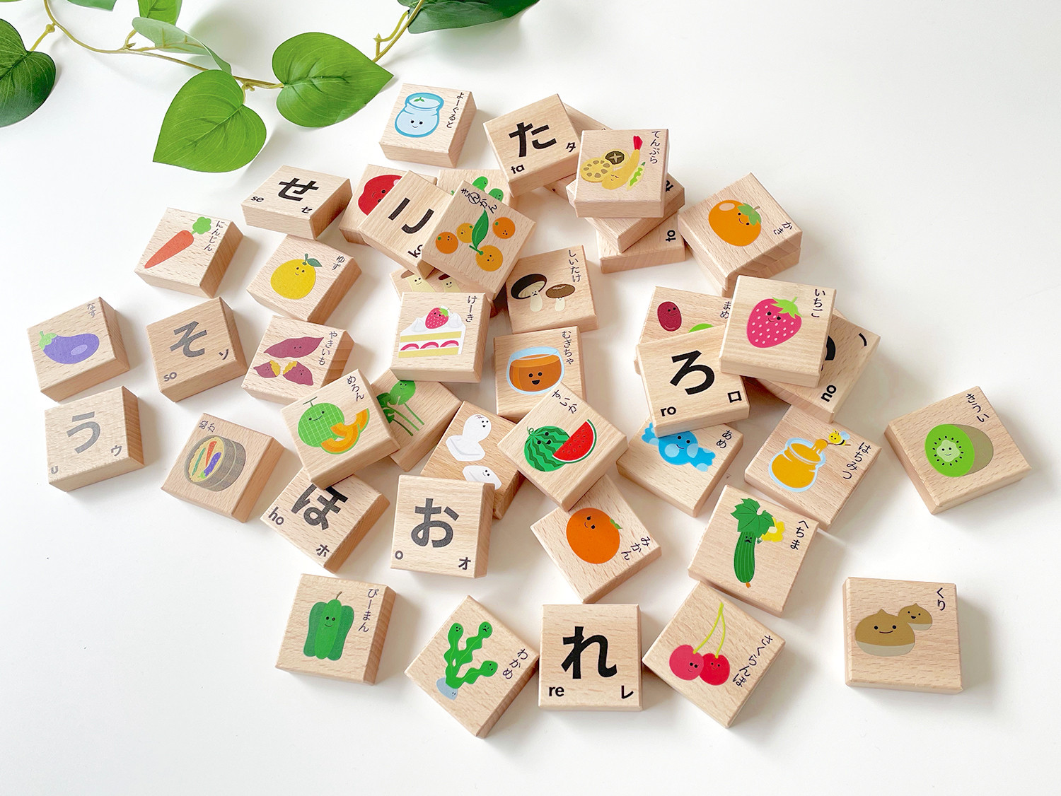 
【B-46】KATOMOKU　あいうえお積み木　たべもの編
