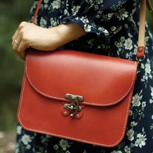 蝶モチーフのアンティークなヌメ革ショルダーバッグ ≪レッド≫【hrn02】