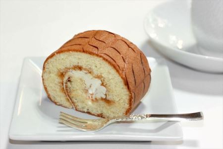 【先行予約】創業明治34年 山陰浜田老舗菓子舗 ロールかすてら お菓子 スイーツ 洋菓子 デザート ロールケーキ ケーキ バタークリーム 老舗 ＜11月より順次発送＞【086_1834】