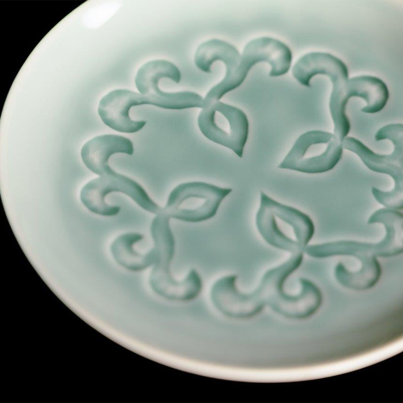 AINU×有田焼 日川清デザイン 2枚セット アイヌ 阿寒 民芸品 北海道 雑貨 グッズ 日用品 民芸 伝統 文様 F4F-2579