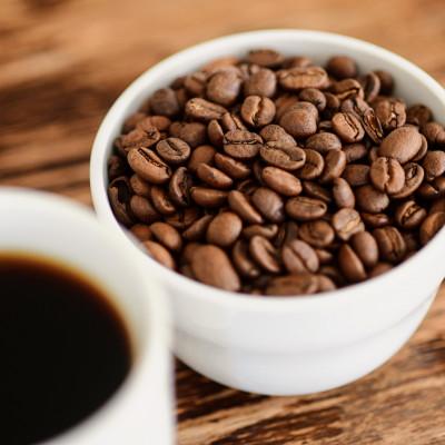 ふるさと納税 桐生市 伊東屋珈琲の定番ブレンドコーヒー【豆のまま】200g×3種 ギフト箱入り |  | 02