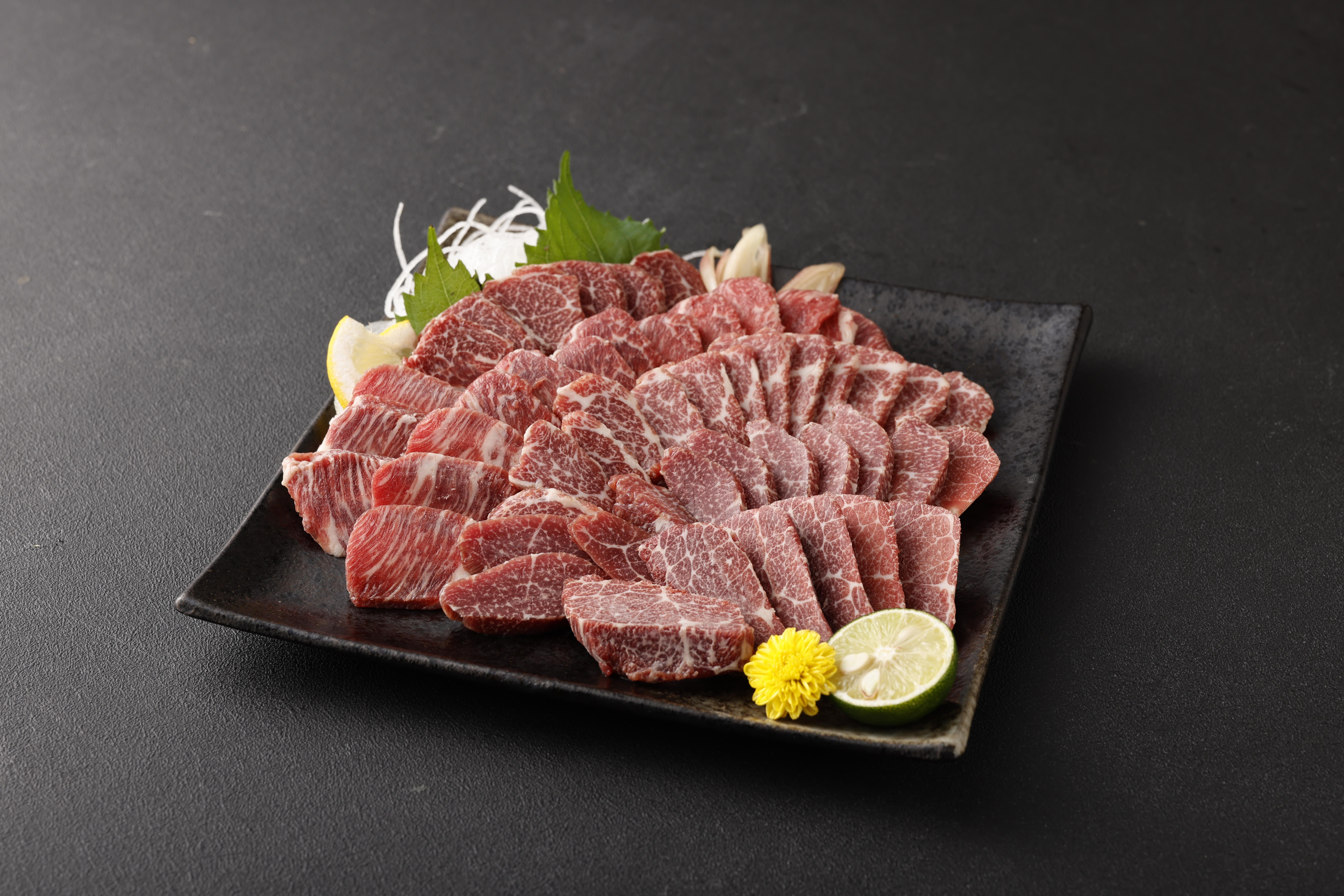 熊本 馬刺し 霜降り(大トロ) 600g 小分け 小袋たれ 小袋生姜付き