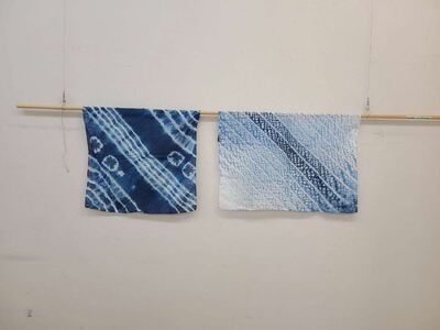 日本遺産「藍のふるさと阿波」の認定を受けた徳島県産すくもを使用した灰汁発酵建藍染（正藍染）体験１名分ハンカチ（体験チケット）