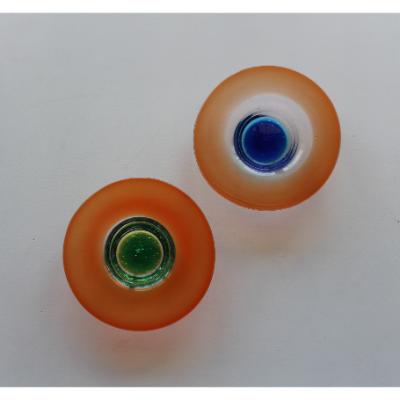 【ふるさと納税】【RYUKYU GLASS WORKS 海風】残波の夕日ディーププレート青・緑（2枚セット） ☆ 読谷村 琉球ガラス 食器 セット商品 色違い有 ガラス工房 GALA青い海 沖縄 伝統工芸品 プレゼントに 手作り 人気商品 キレイ 夕焼け ギフトに 2枚組 オススメ 涼し気