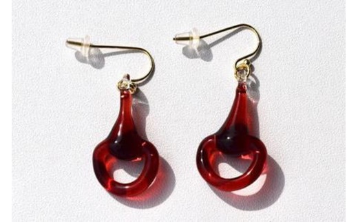 オリジナルアクセサリー ハーフビットピアス RED　(イヤリングに変更可)【3800701】