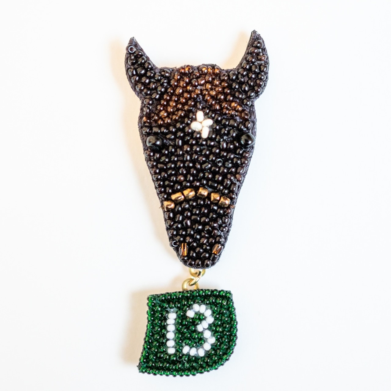
                  【ブロードアピール】（根岸ステークス時）リュネヴィル刺繍ピンブローチ 【ふるさと納税 人気 おすすめ ランキング 馬 競馬 競走馬 引退馬 ピンバッヂ ブローチ アクセサリー ブロードアピール 鬼脚 根岸ステークス 日高 北海道 平取町 送料無料】 BRTV460
                