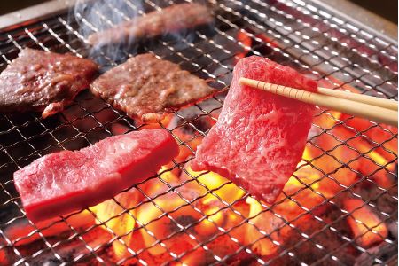 【４等級以上の未経産牝牛限定】近江牛ロース焼肉 【800g】【AF08SM】