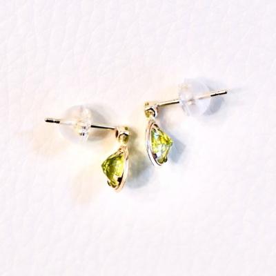 ふるさと納税 甲府市 【ジュエリー】K10 イエローゴールド ペリドット ピアス 保証書付 SE-2857 |  | 02