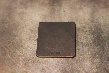 【minca】栃木レザーのコースター4枚セット  自宅、オフィス、キャンプシーンでのカフェタイムに/ブラック　667