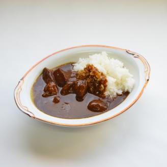 【3回定期便】ゴロッ!と入ったコラーゲン博多和牛　牛すじカレー5食セット【001-0207】