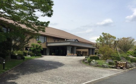 ゴルフ 利用券 福岡センチュリーゴルフ倶楽部 土日祭セルフ 1名様 昼食 お土産付き 福岡県 ゴルフ場