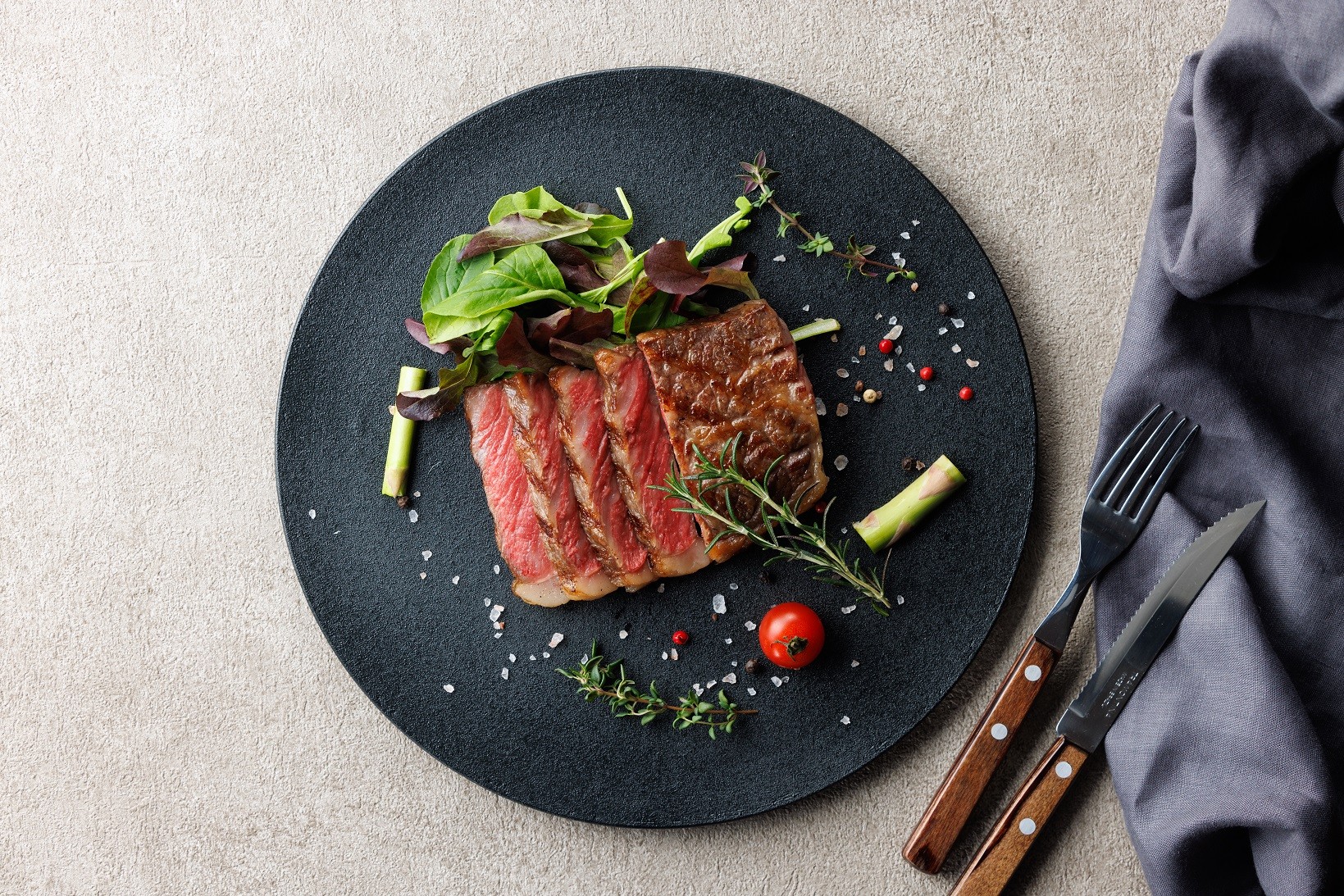 
            鳥取和牛ヒレと希少部位ステーキセット400g（ヒレ2枚 計200g、希少部位ステーキ2枚 計200g ）
          