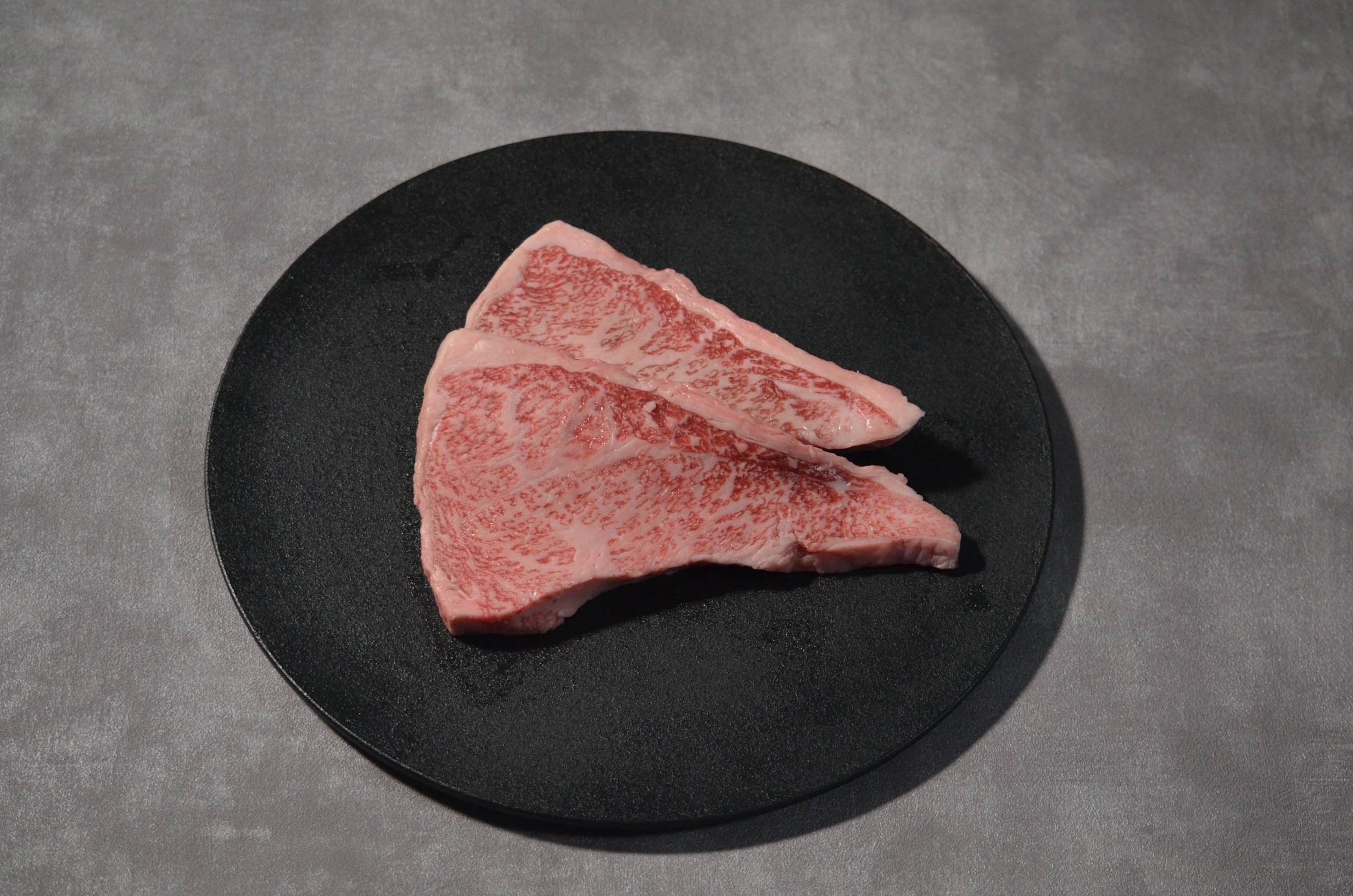 
            鳥取和牛 希少部位ステーキ「トモサンカク」 2枚（計200g）
          