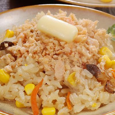 ふるさと納税 小樽市 【佐藤水産】レンジで簡単 北海道鮭バターコーンおこわ　140g×4人前　　計560g |  | 01