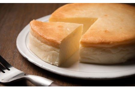 十勝産生乳の旨み！アイスクリーム(80ml×10個)とカマンベールチーズケーキのセット[027-0273]