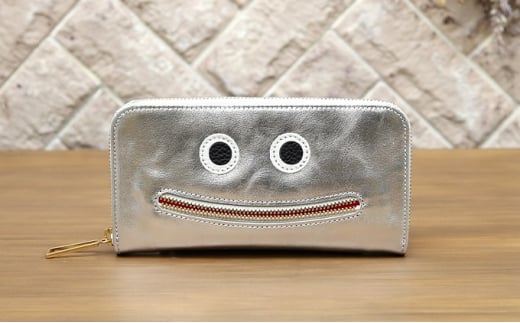 [№5258-7236]0208【ミラーシルバー】思わず笑顔になってしまうニッコリ長財布