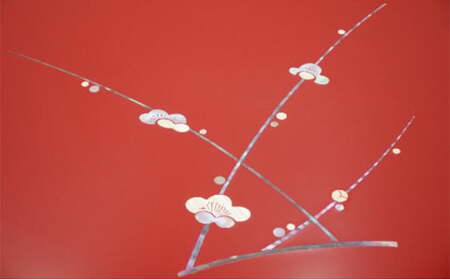 100丸盆　枝梅（貝入）朱