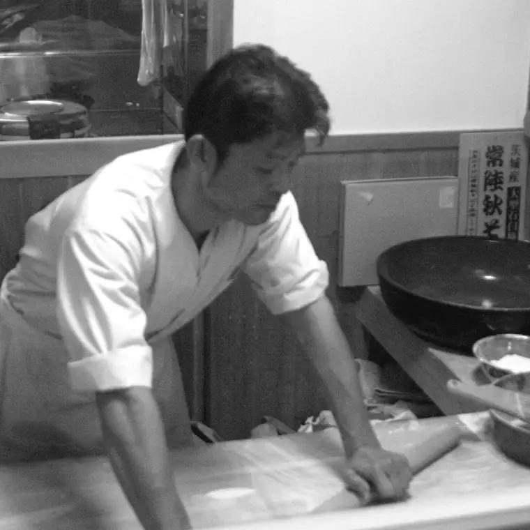 【常陸秋そば使用 手打ちそば 】冷凍 手打ち そば （ 桜パッケージ ） ４人前 常陸秋そば 蕎麦 生そば 手打ち 麺 食品 年越し [AN004sa]
