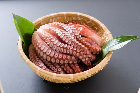 北海道留萌産 冷凍煮たこ足 2kg～2.4kg　