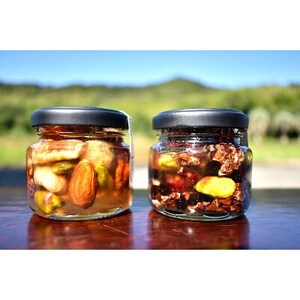 ナッツ・ドライフルーツの蜂蜜漬　峠プレミアム小瓶2種セット【萌(MOE)】【玄(KURO)】【1221363】