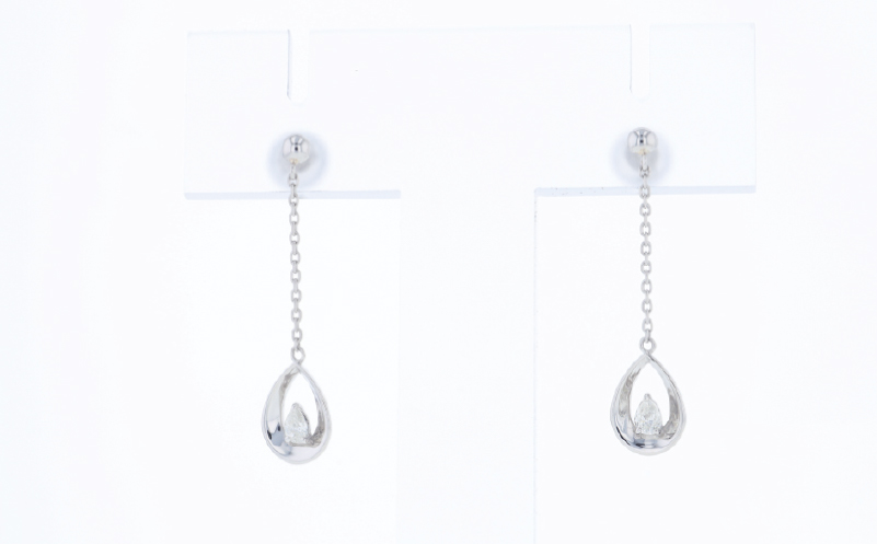 ARC-EN-CIEL PTダイヤピアス（計 0.14ct） J086