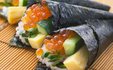 【全3回定期便】福岡県産有明のり 手巻き海苔 半切100枚 吉富町/株式会社ゼロプラス[BGAA043]