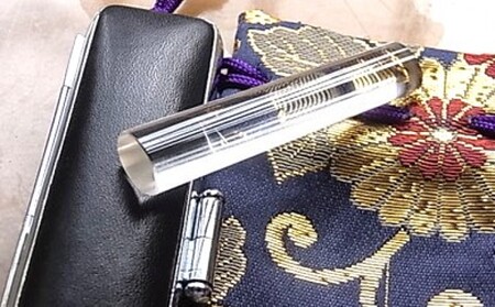 老舗が作った、天然水晶石『小判型』はんこセット【専用牛革ケース・金襴袋付】[5839-0094] 赤