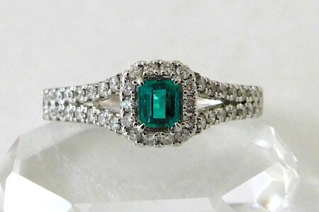 【ふるなび限定】【一点もの】Pt900　コロンビア産エメラルド（0.18ct）ダイヤモンドリング　K60　K06123-H　FN-Limited-SP