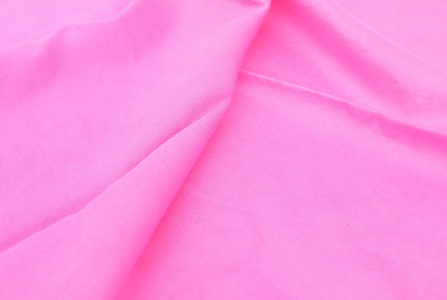 烏梅職人による伝統製法 紅花染めハンカチ（絹） bka01