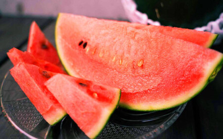 小玉スイカ 2Lサイズ以上2玉入り スイカ 西瓜 すいか 果物 フルーツ くだもの 【2026年7月上旬課～下旬迄発送予定】