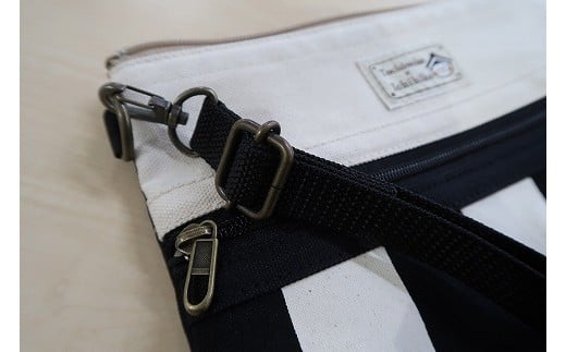 【数量限定品】とち介のサコッシュ【かばん ファッション 人気 おすすめ 】