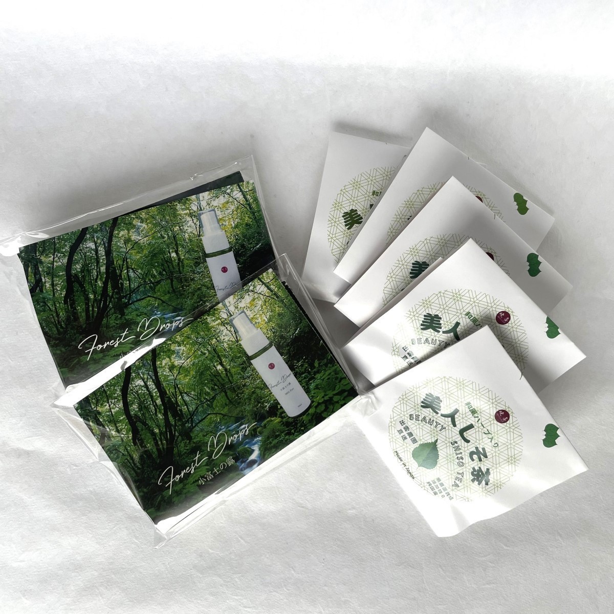 
            小富士の露・原始林クロモジの精2本＆美人しそ茶1p5
          