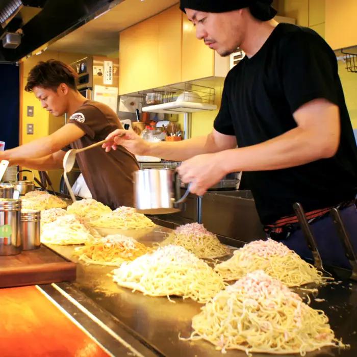 備後 府中焼き 5枚セット［2回定期便］広島お好み焼き 冷凍食品 ／ お好み焼き おこのみやき ミンチ肉 ひき肉 挽肉 広島風 ご当地 グルメ ソウルフード 本場の味 中はフワッ 外はカリッ 一宮 い