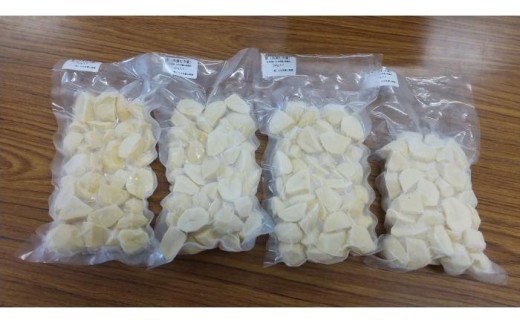 冷凍むき栗「日本栗」 カット1kg（250g×4P）/ 栗 冷凍 生栗 くり むき栗 マロン 低温熟成 日本栗 国産 和栗 岐阜県産 恵那市産 産地直送 送料無料 お取り寄せ ギフト 贈答 / 恵那市 / えな笠置山栗園 [AUAV007]