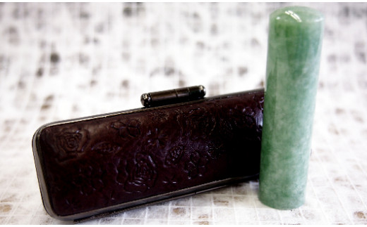 　[翡翠］女性の方にお勧め印鑑13.5㎜　花柄イタリアンレザ－印鑑ケース付き【茶】[5839-9271]