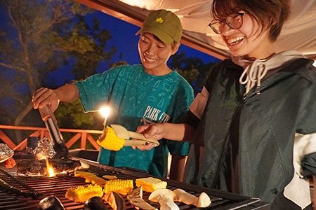 【ふるなびWEEK対象】マザー牧場 グランピング THE FARM　１泊２食（BBQ・朝食）付 ペア宿泊券