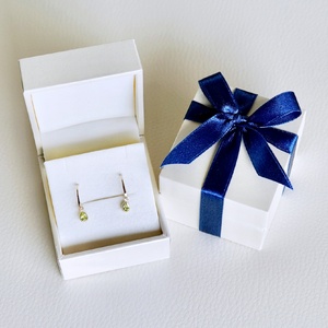 【ジュエリー】K10 イエローゴールド ペリドット 揺れる ピアス 保証書付 SR-2223　 242-001-c