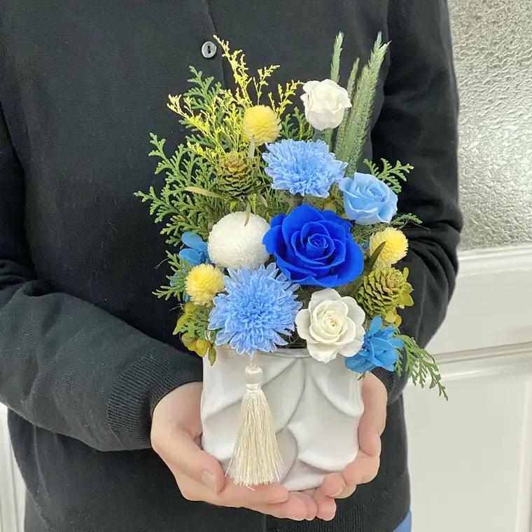 プリザーブドフラワー【青華】【埼玉県 春日部市 シュガーパイン ギフト 贈り物 インテリア 花飾り 枯れない花 青系アレンジ】(AJ266)