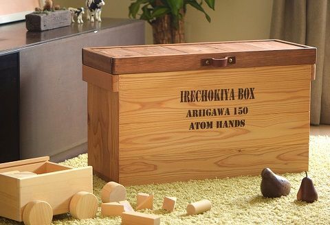 木製収納ボックス IRECHOKIYA BOX ナチュラル 杉 ヒノキ 高知県産 収納ボックス 木箱 ウッドボックス 収納ケース 蓋付き 収納 2000mlペットボトル収納 12本収納 衣類収納 おもちゃ収納 キッズ収納 踏み台 踏み台兼用 木製踏み台 インテリア収納 天然木 無塗装 木製家具 木製ケース 木製コンテナ 5.8kg 345×630×250mm［1527］