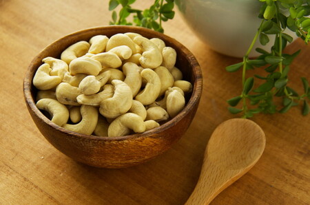 カシューナッツ多めの3種の無塩ミックスナッツ 1.36kg(680g×2袋) 無塩 素焼き チャック付き 健康 美容 直火焙煎 煎りたて うさぎや くるみ アーモンド カシューナッツ