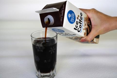 EG04_無糖アイスコーヒー　1000mlパック×3本 ※着日指定不可