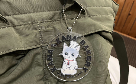 保護猫活動を応援！選べる アクリル チェーンホルダー パン持ちバージョン