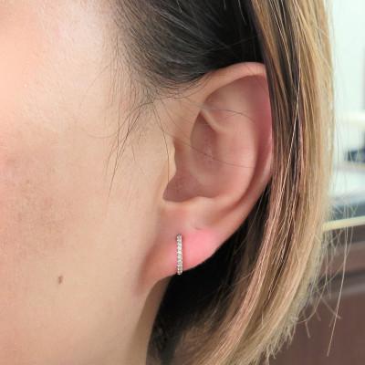 ふるさと納税 松山市 PT900 0.10ct ハーフエタニティ フープ ダイヤ ピアス |  | 01