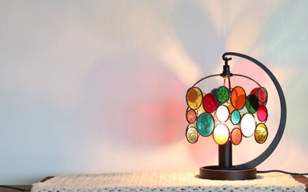 ステンドグラスのテーブルランプ チビ カラフル / ランプ  オリジナル ギフト / 瀬戸市 / Ｎｉｊｉｉｒｏ　Ｌａｍｐ [BBAD026]