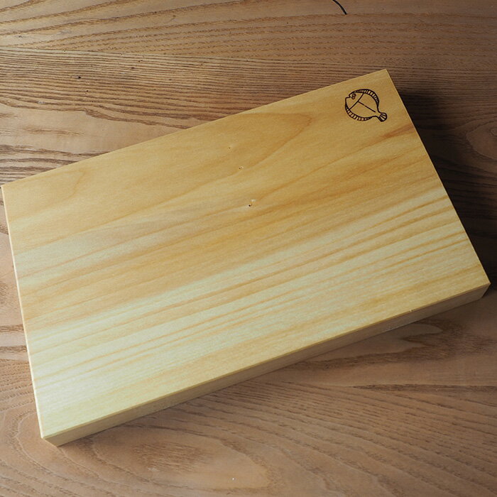 【ふるさと納税】 銀杏のまな板 耐水加工 (L32×W19×T2.8cm) 台所 キッチン 調理道具 調理 料理 日用品 銀杏材 銀杏 【opbs009】【くにさき六郷舎】