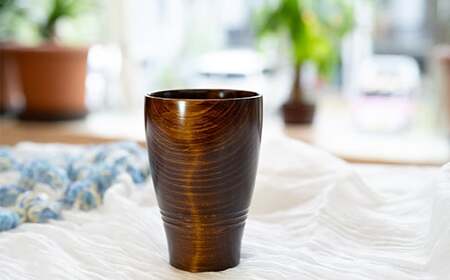 漆こっぷ -曉-弐 （ 赤松 ： 茶 ） ＜ゆうび＞ ／ 拭き漆仕上げ 漆塗り 食器 コップ 漆器 カップ グラス タンブラー 木製 漆製品 プレゼント ギフト 贈り物 誕生日 自宅用 家庭用 普段使い 自分用 シンプル 和食器 おしゃれ 岩手県 八幡平市