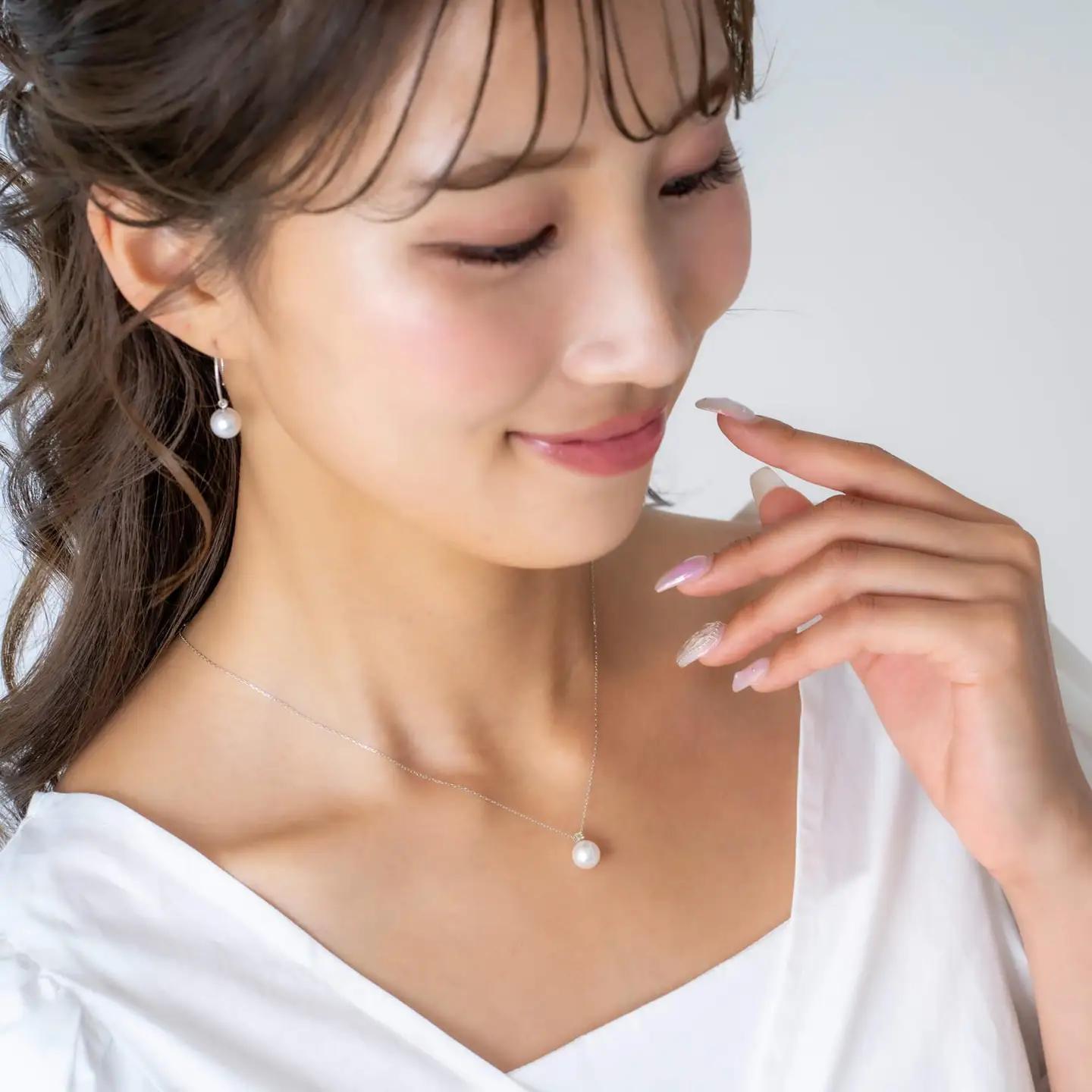 8月 誕生石 ペリドット 無調色 アコヤ真珠（日本） 8.0mm ラウンド Pt900 プラチナ ペンダント ネックレス（チェーン付き）