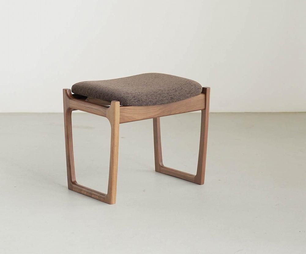 北欧デザインのスツール　デューク　500×370×450,SH425mm　ウォールナット無垢材　玄関ベンチ　大川家具