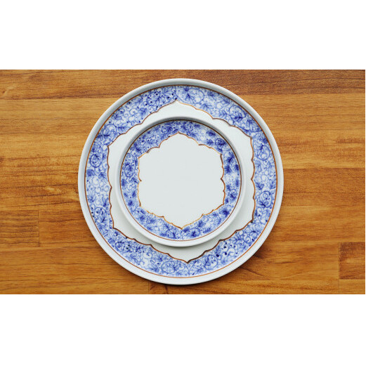 【まるふくオリジナル】有田焼 桔梗渕Round plate２枚セット（花唐草紋） ワンプレート カフェプレート 染付 総手描き 切立プレート A35-160_イメージ4